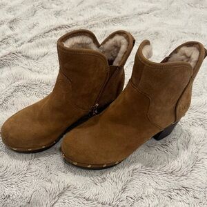 UGG Cam II Suede Sheepskin Lined Clog Heel Ankle Bootie Chestnut Size 6